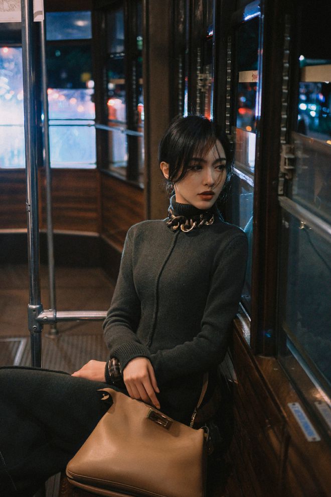 唐嫣好挺拔的身姿颇有贵妇气质米乐m6登录入口东方大美人(图5)