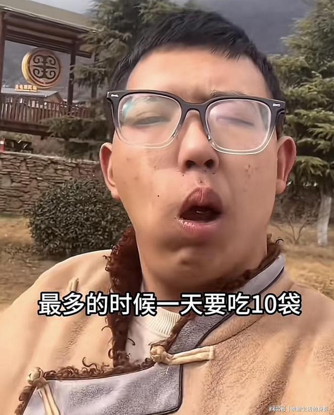 部变形还边嚼边劝大家别碰槟榔m6米乐男子嚼槟榔七年导致脸